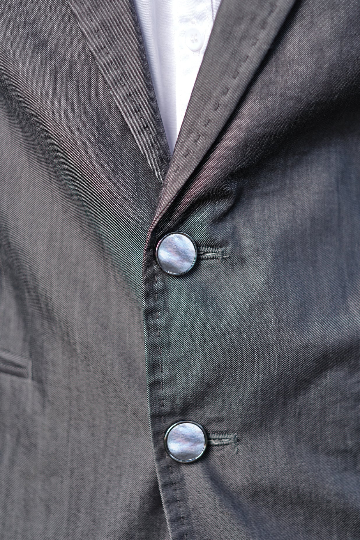 21mm button in carbon metal and black mother-of-pearl