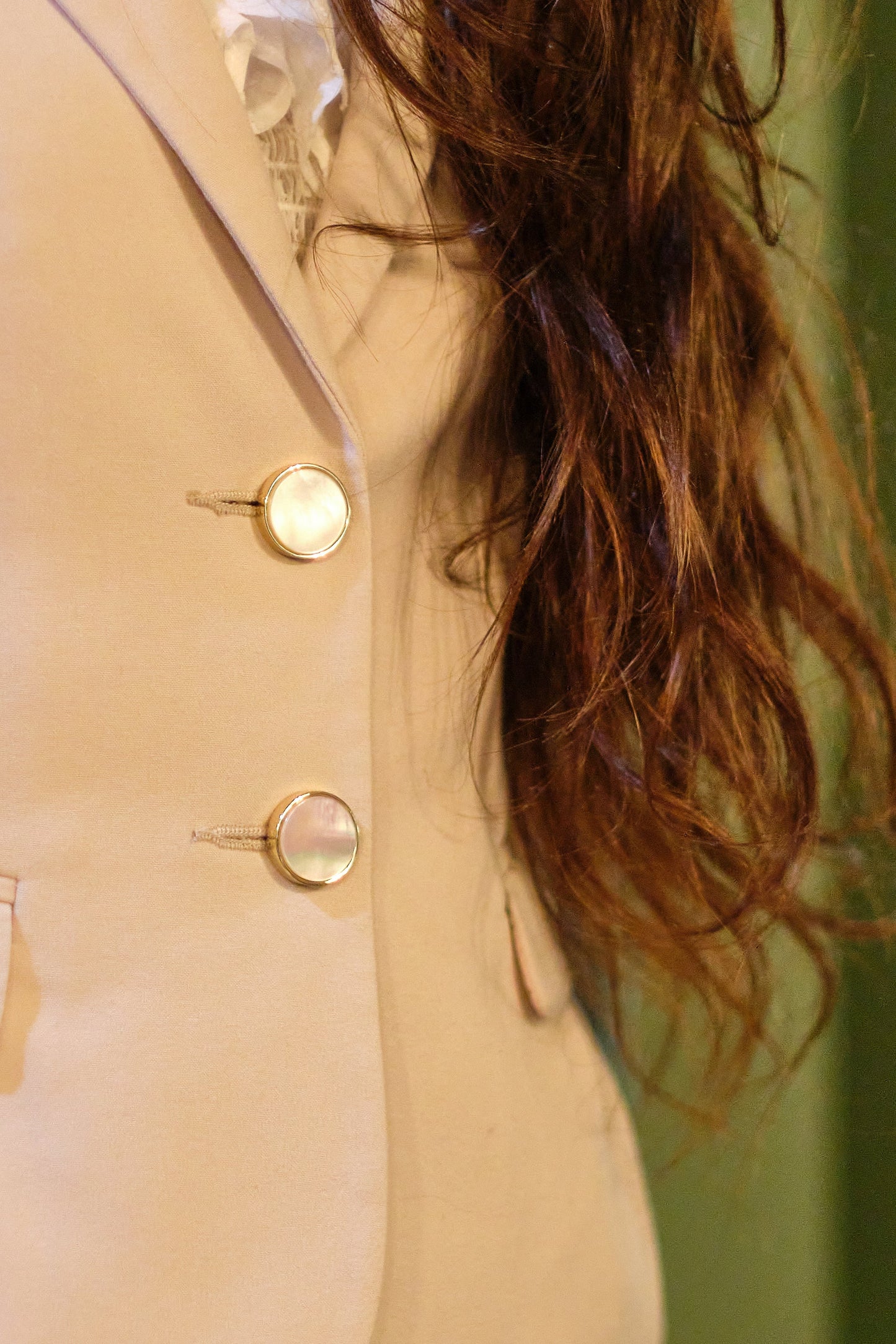 21mm button in shiny gold metal and white mother-of-pearl